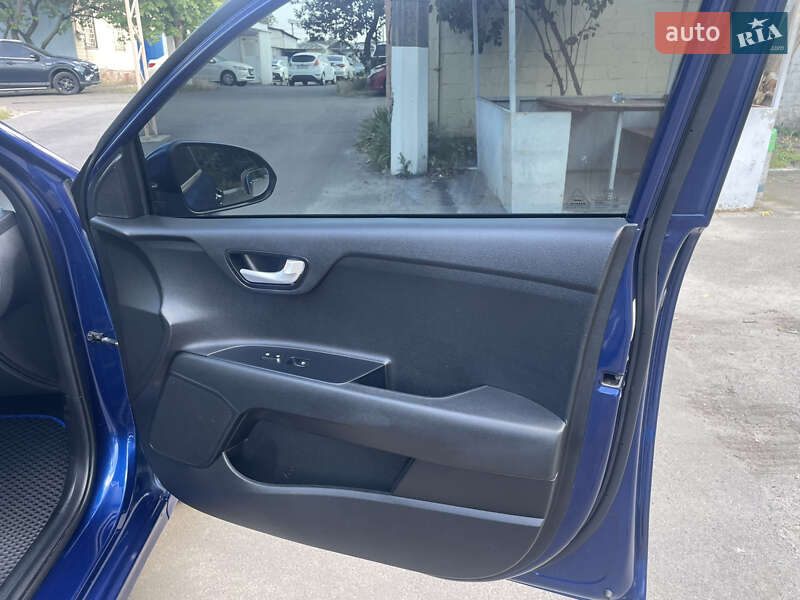 Седан Kia Rio 2018 в Киеве