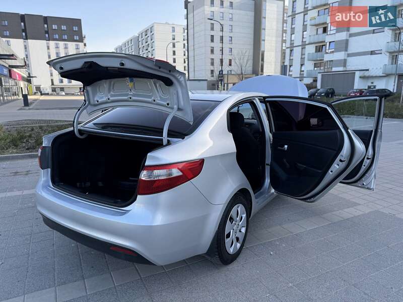 Седан Kia Rio 2013 в Києві