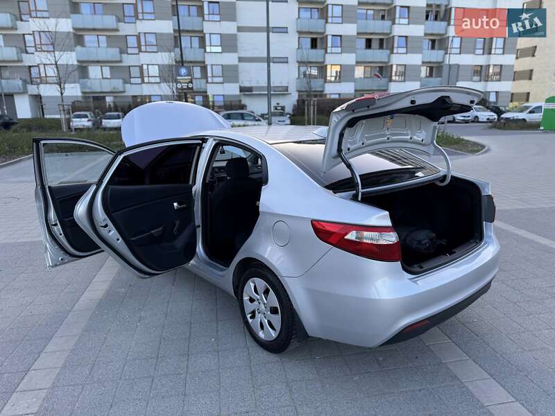 Седан Kia Rio 2013 в Києві