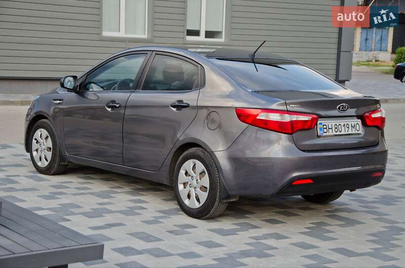 Седан Kia Rio 2011 в Сарнах