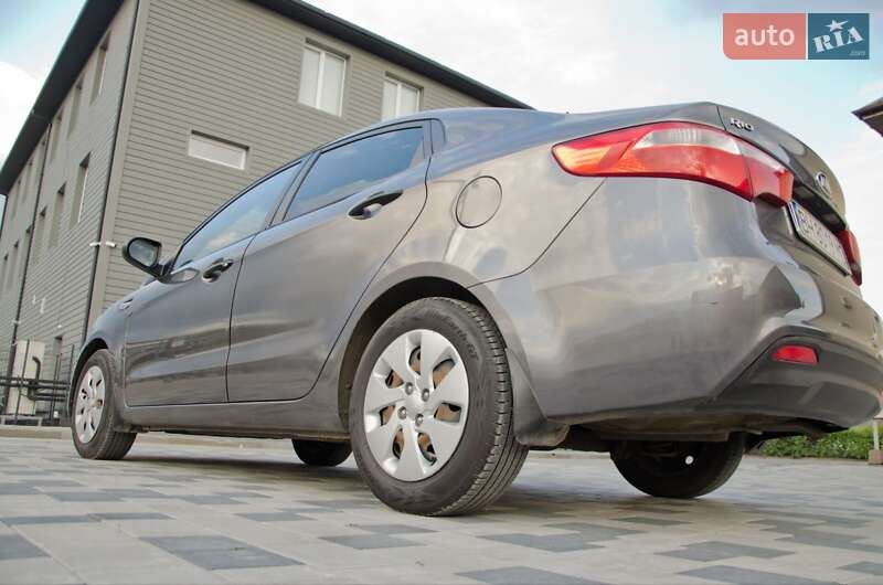 Седан Kia Rio 2011 в Сарнах