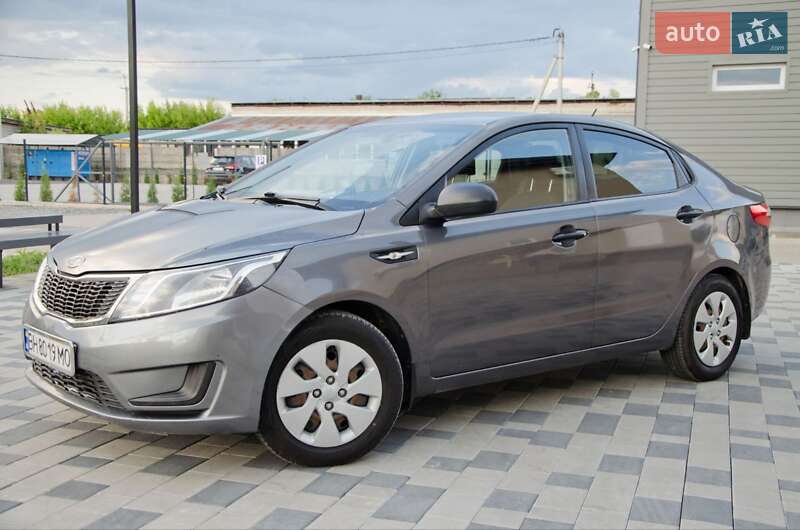 Седан Kia Rio 2011 в Сарнах