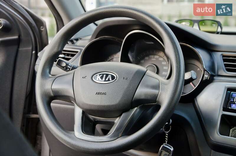 Седан Kia Rio 2011 в Сарнах