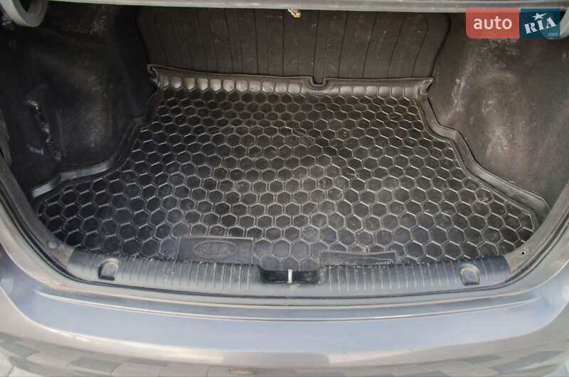 Седан Kia Rio 2011 в Сарнах
