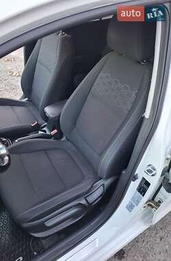 Хэтчбек Kia Rio 2017 в 