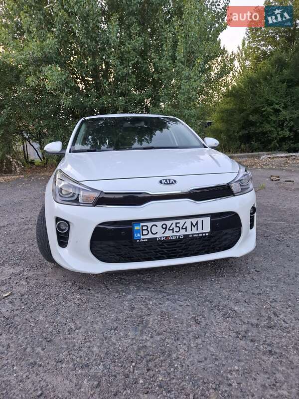 Хэтчбек Kia Rio 2017 в Львове