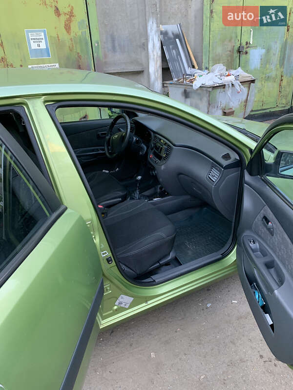 Хэтчбек Kia Rio 2008 в Киеве