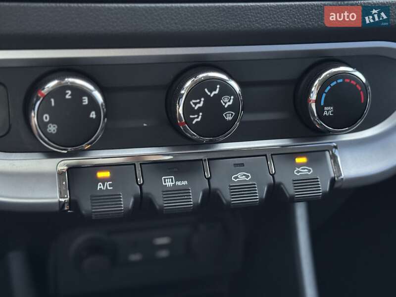 Седан Kia Rio 2015 в Львове