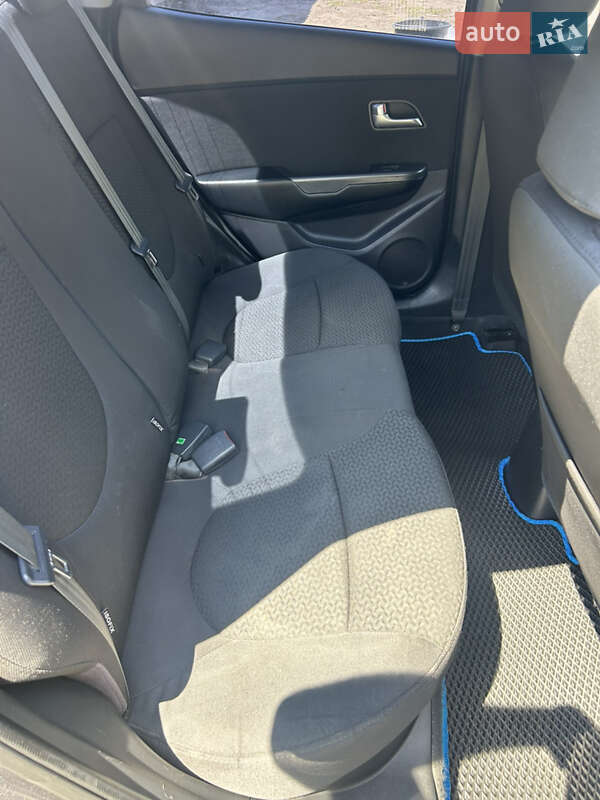 Седан Kia Rio 2012 в Лубнах