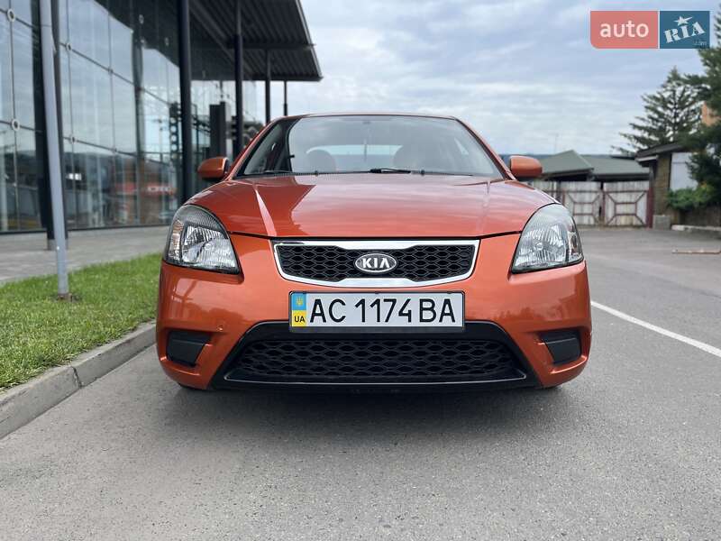 Седан Kia Rio 2010 в Луцке