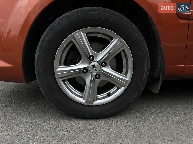 Седан Kia Rio 2010 в Луцке