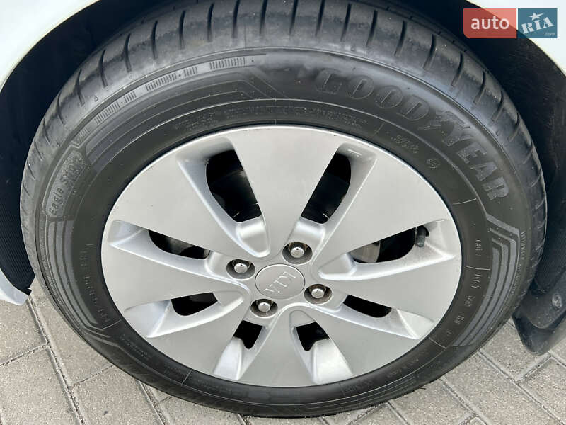 Хэтчбек Kia Rio 2012 в Белой Церкви