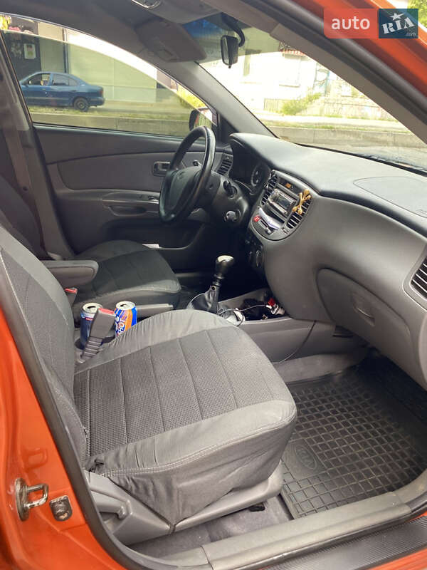 Хэтчбек Kia Rio 2006 в Запорожье