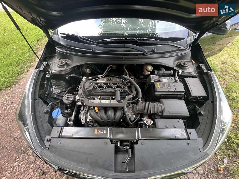 Седан Kia Rio 2017 в Прилуках