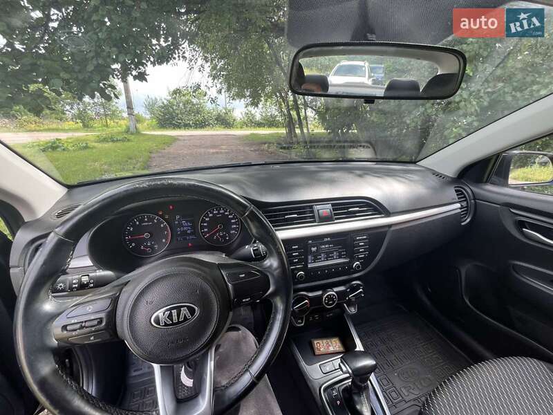 Седан Kia Rio 2017 в Прилуках