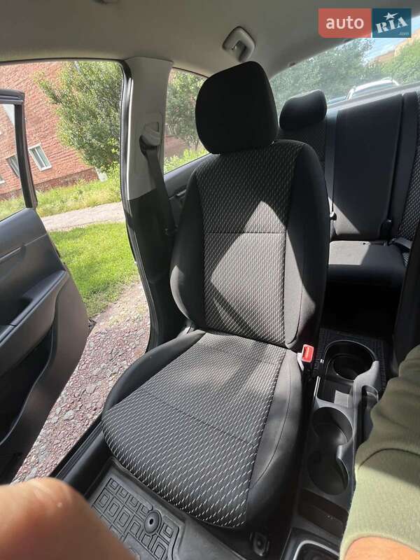 Седан Kia Rio 2017 в Прилуках