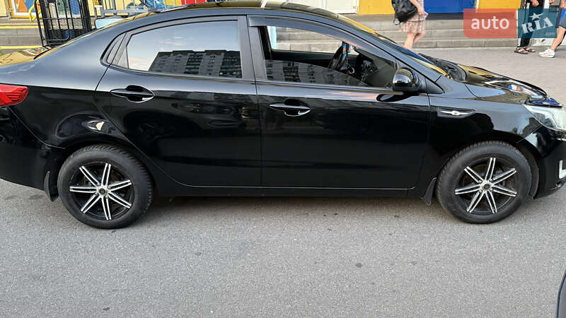 Седан Kia Rio 2013 в Киеве
