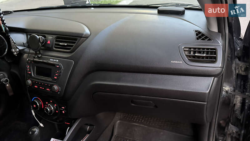 Седан Kia Rio 2013 в Киеве