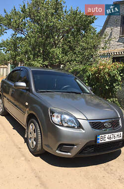 Седан Kia Rio 2010 в Николаеве