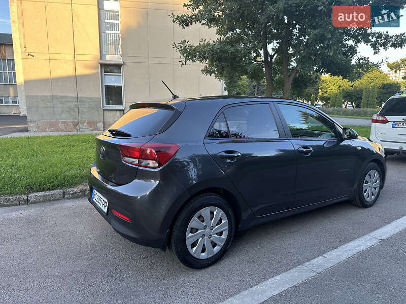 Хэтчбек Kia Rio 2017 в Львове
