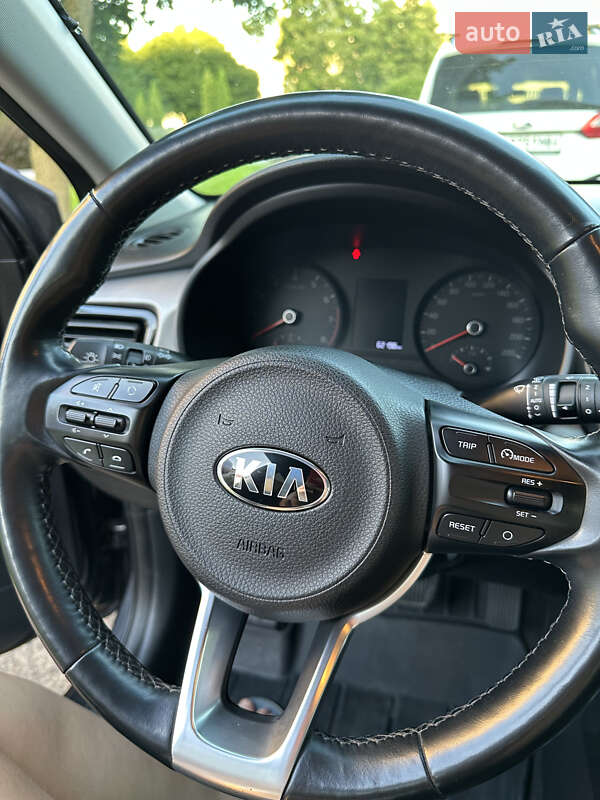 Хэтчбек Kia Rio 2017 в Львове