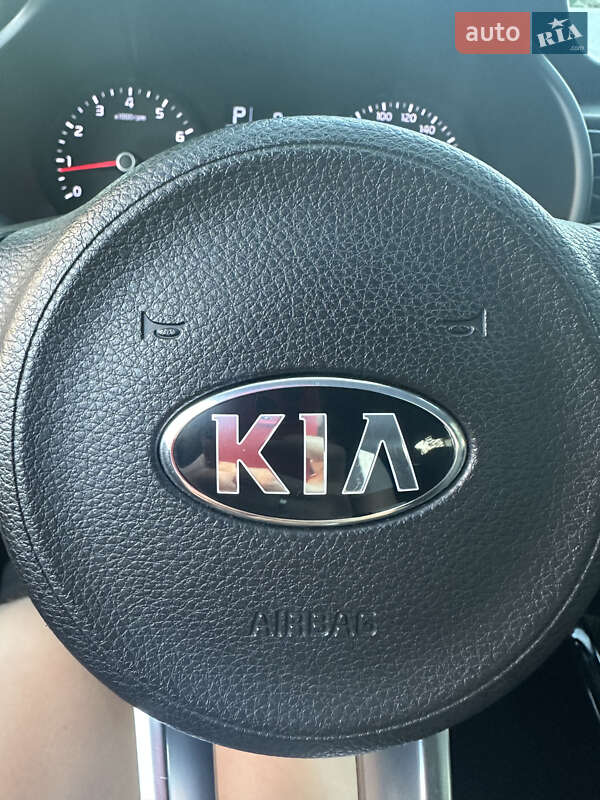 Хэтчбек Kia Rio 2017 в Львове