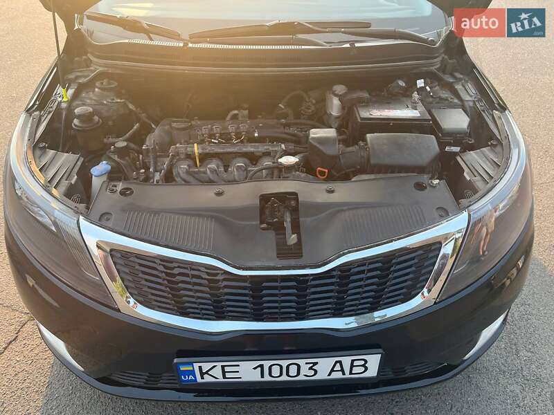 Седан Kia Rio 2013 в Кривому Розі