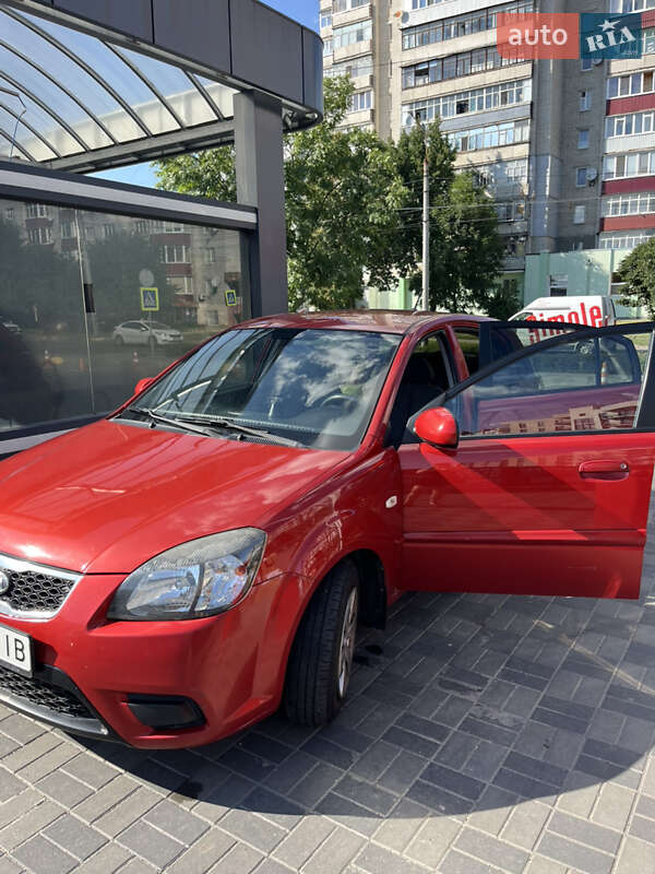 Хетчбек Kia Rio 2010 в Хмельницькому