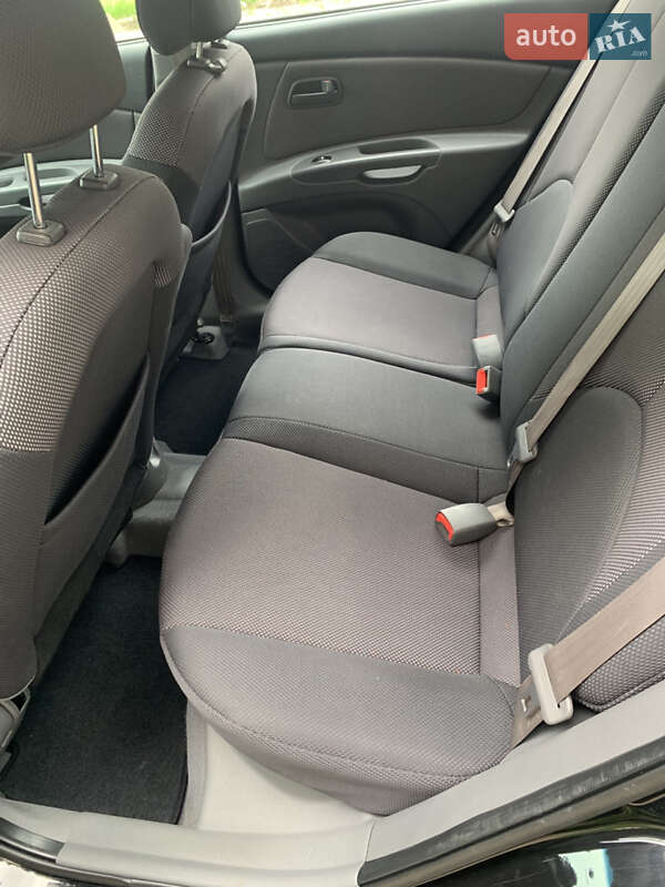 Хетчбек Kia Rio 2009 в Рівному