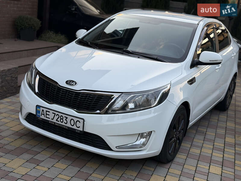 Седан Kia Rio 2014 в Дніпрі