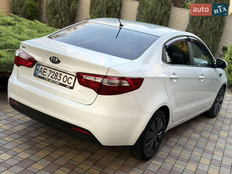 Седан Kia Rio 2014 в Дніпрі