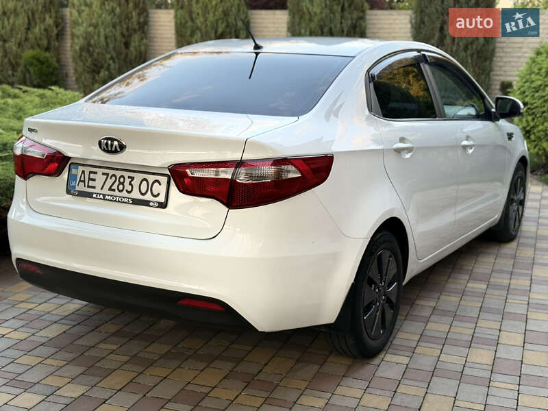 Седан Kia Rio 2014 в Дніпрі