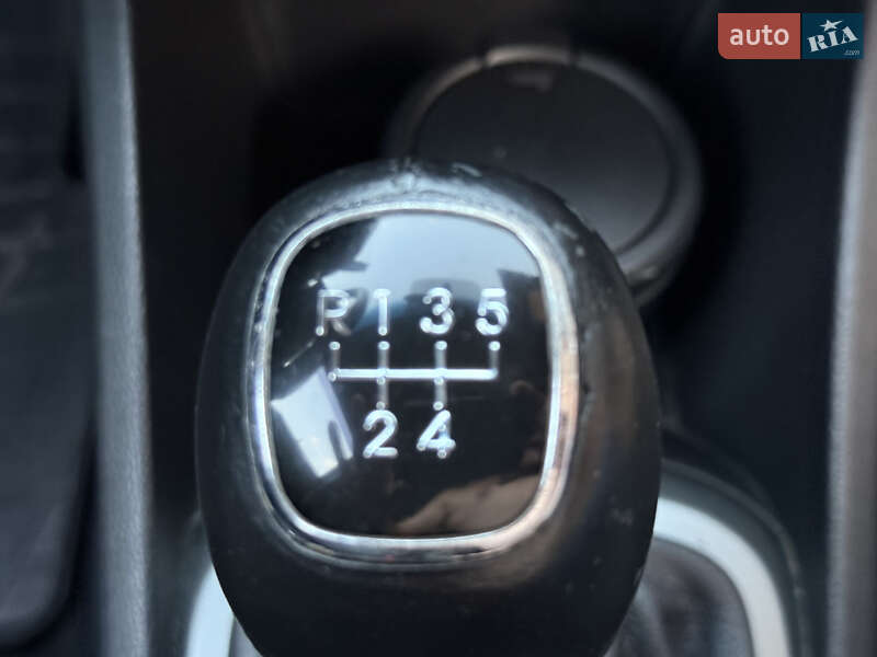 Седан Kia Rio 2014 в Дніпрі