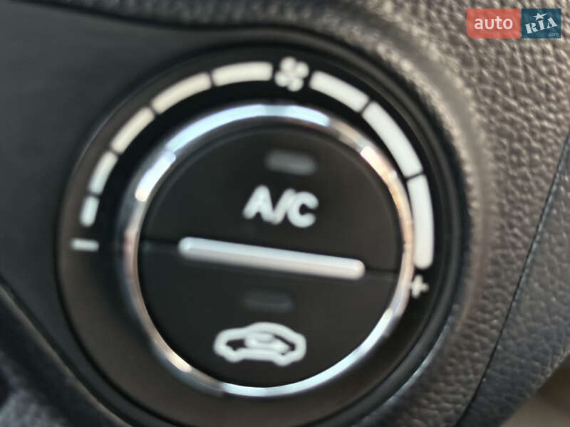 Седан Kia Rio 2014 в Дніпрі