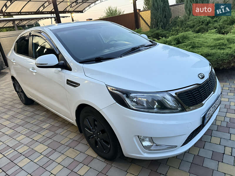 Седан Kia Rio 2014 в Дніпрі