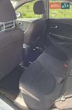 Седан Kia Rio 2011 в 