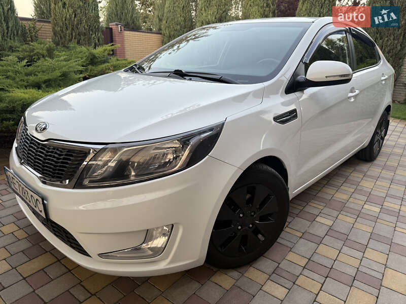 Седан Kia Rio 2014 в Дніпрі