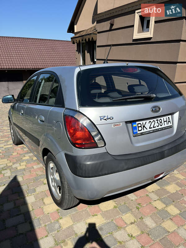 Хэтчбек Kia Rio 2007 в Ровно