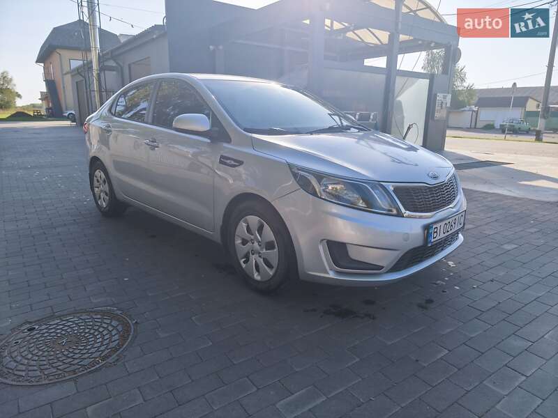 Седан Kia Rio 2013 в Великой Багачке