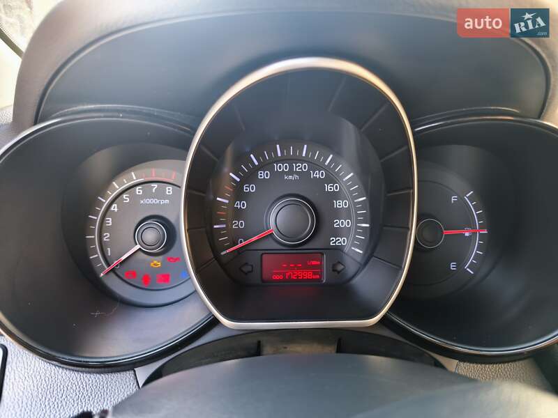 Седан Kia Rio 2013 в Великой Багачке