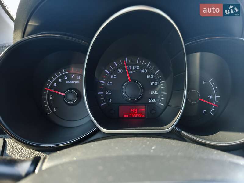 Седан Kia Rio 2013 в Великой Багачке