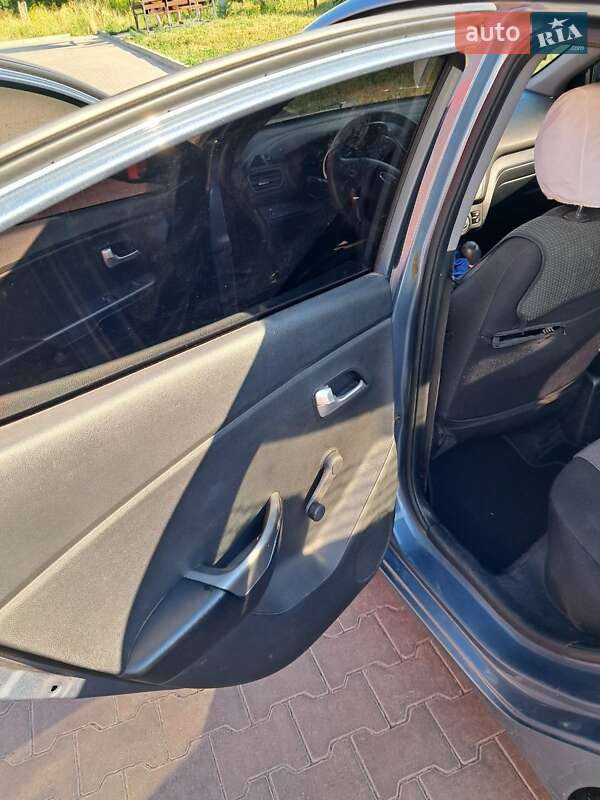 Седан Kia Rio 2013 в Сумах