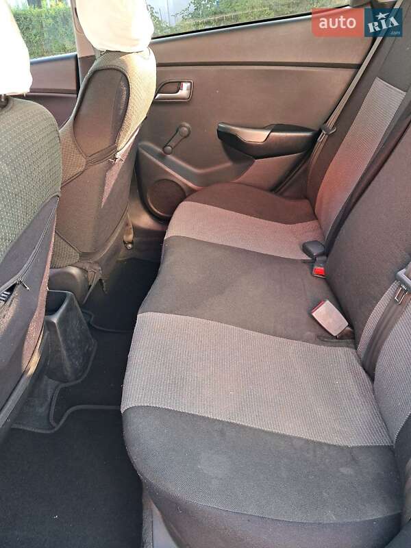 Седан Kia Rio 2013 в Сумах