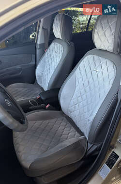 Хэтчбек Kia Rio 2008 в 