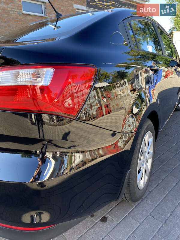 Седан Kia Rio 2017 в Лубнах