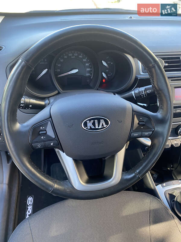 Седан Kia Rio 2017 в Лубнах