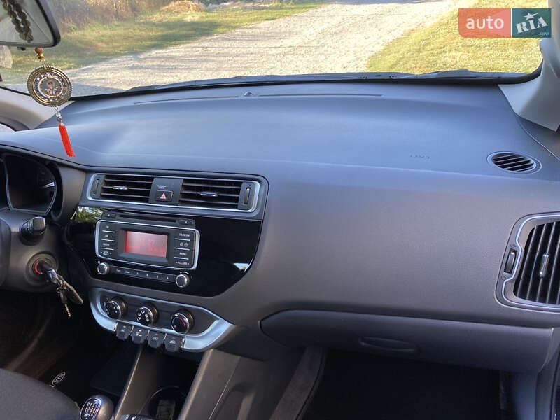 Седан Kia Rio 2017 в Лубнах