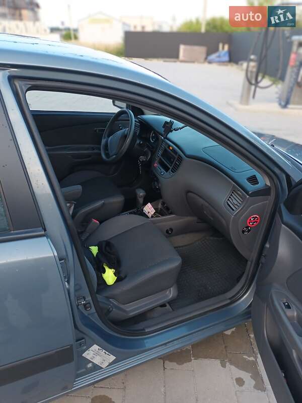 Седан Kia Rio 2006 в Тернополе
