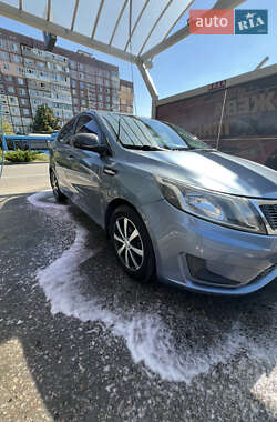 Седан Kia Rio 2014 в Дніпрі