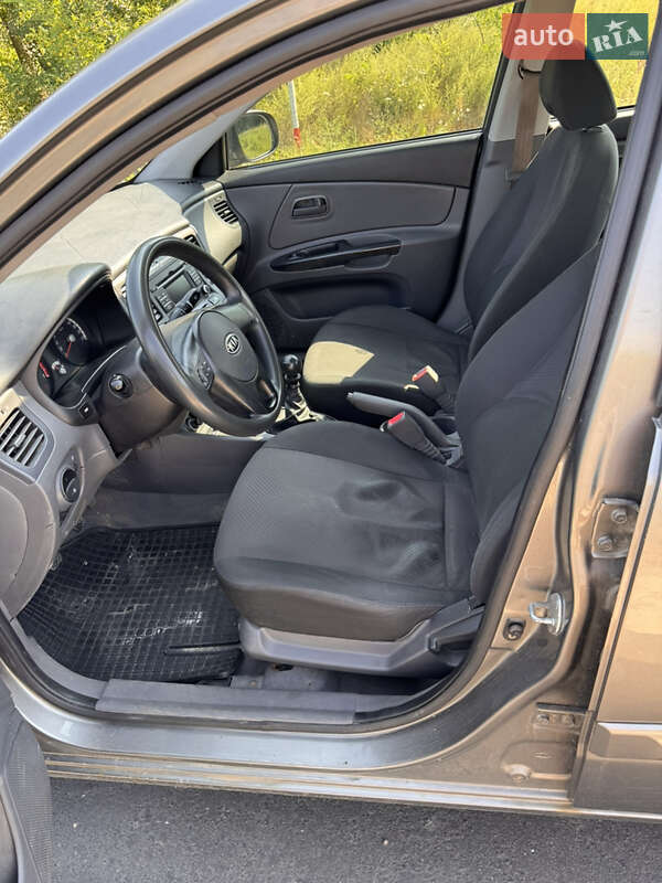 Седан Kia Rio 2010 в Киеве